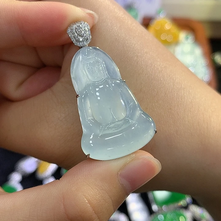 翡翠18K金镶嵌颈饰观音