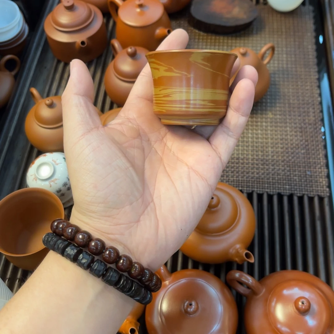 H***潮州朱泥主人杯。