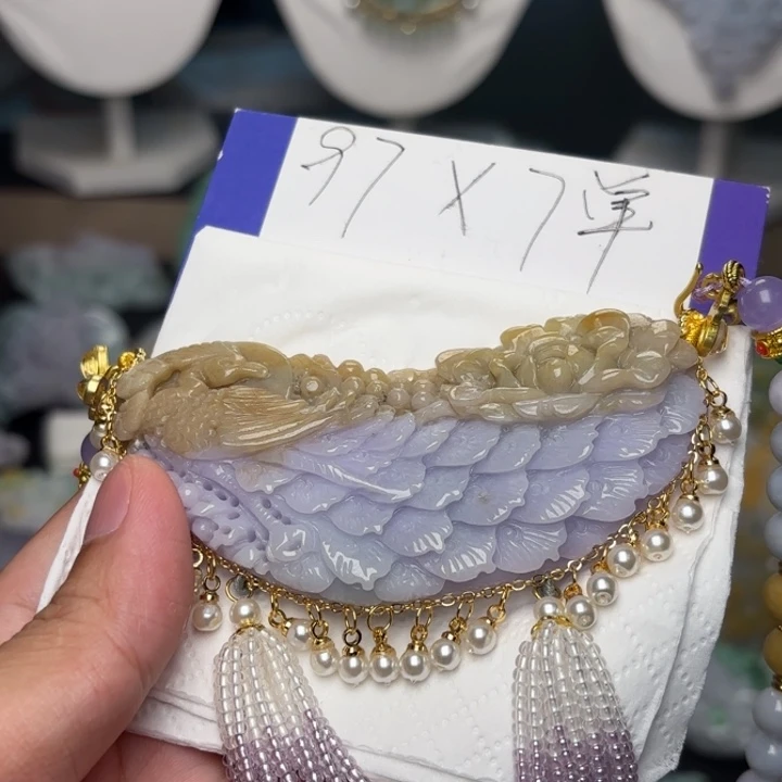 翡翠未镶嵌颈饰?****奶吊坠