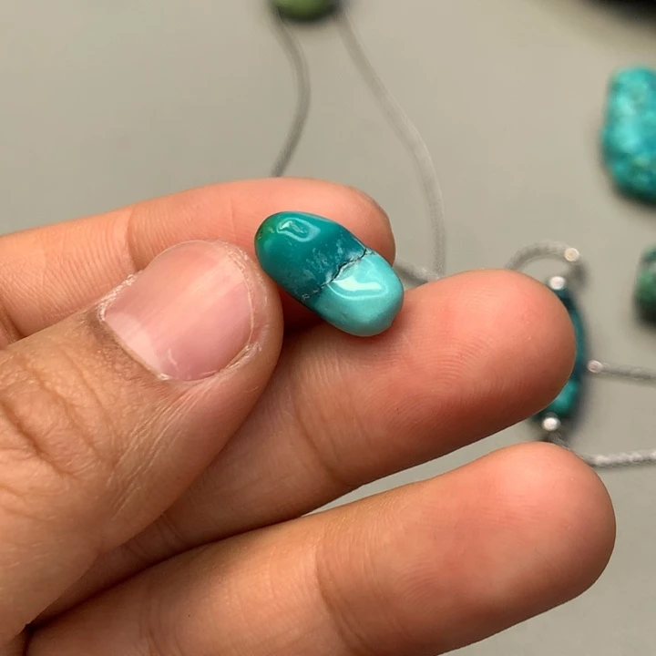 绿松石未镶嵌颈饰