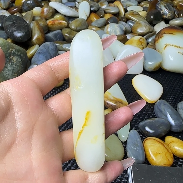 自***H和田玉（糖玉）未镶嵌挂件