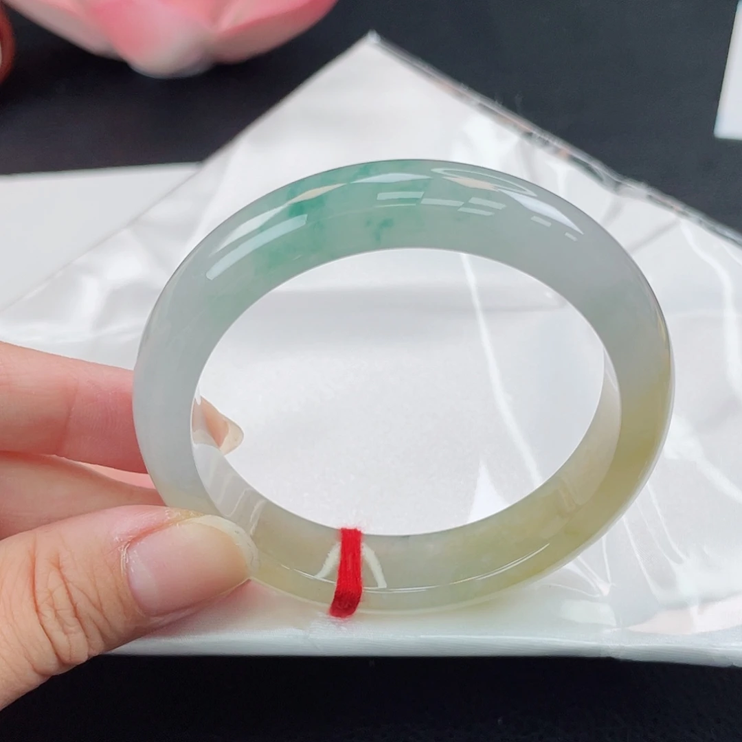 翡翠未镶嵌手镯黄加绿飘花