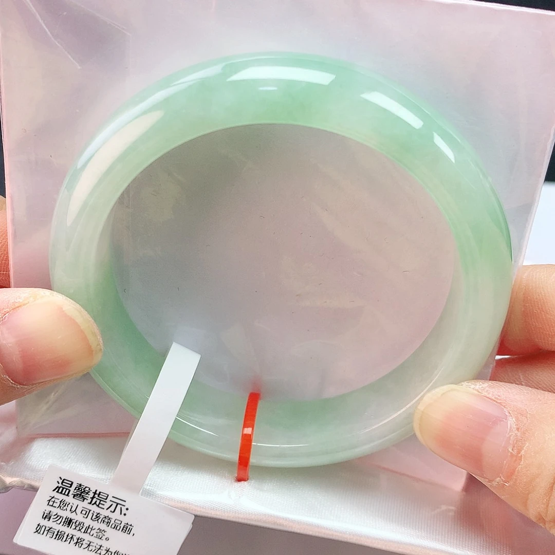 翡翠手镯未镶嵌54圈