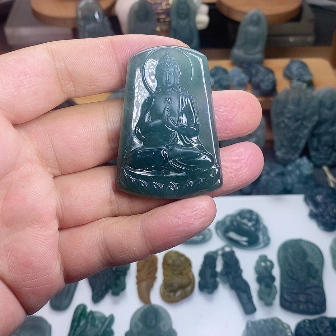 翡翠未镶嵌颈饰阿米