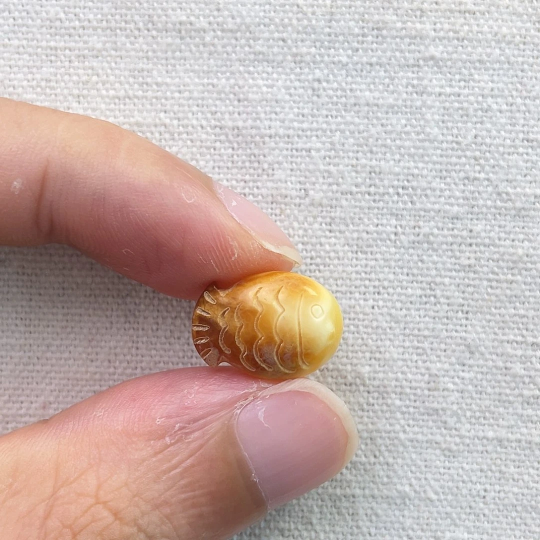 琥珀未镶嵌裸石鱼儿