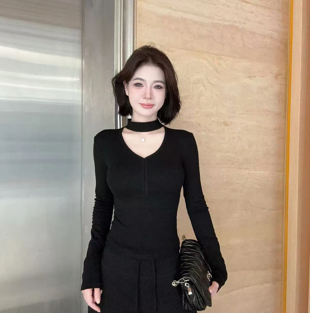 2025秋季新款纯欲挂脖V领洋气长袖T恤女修身显瘦上衣2052