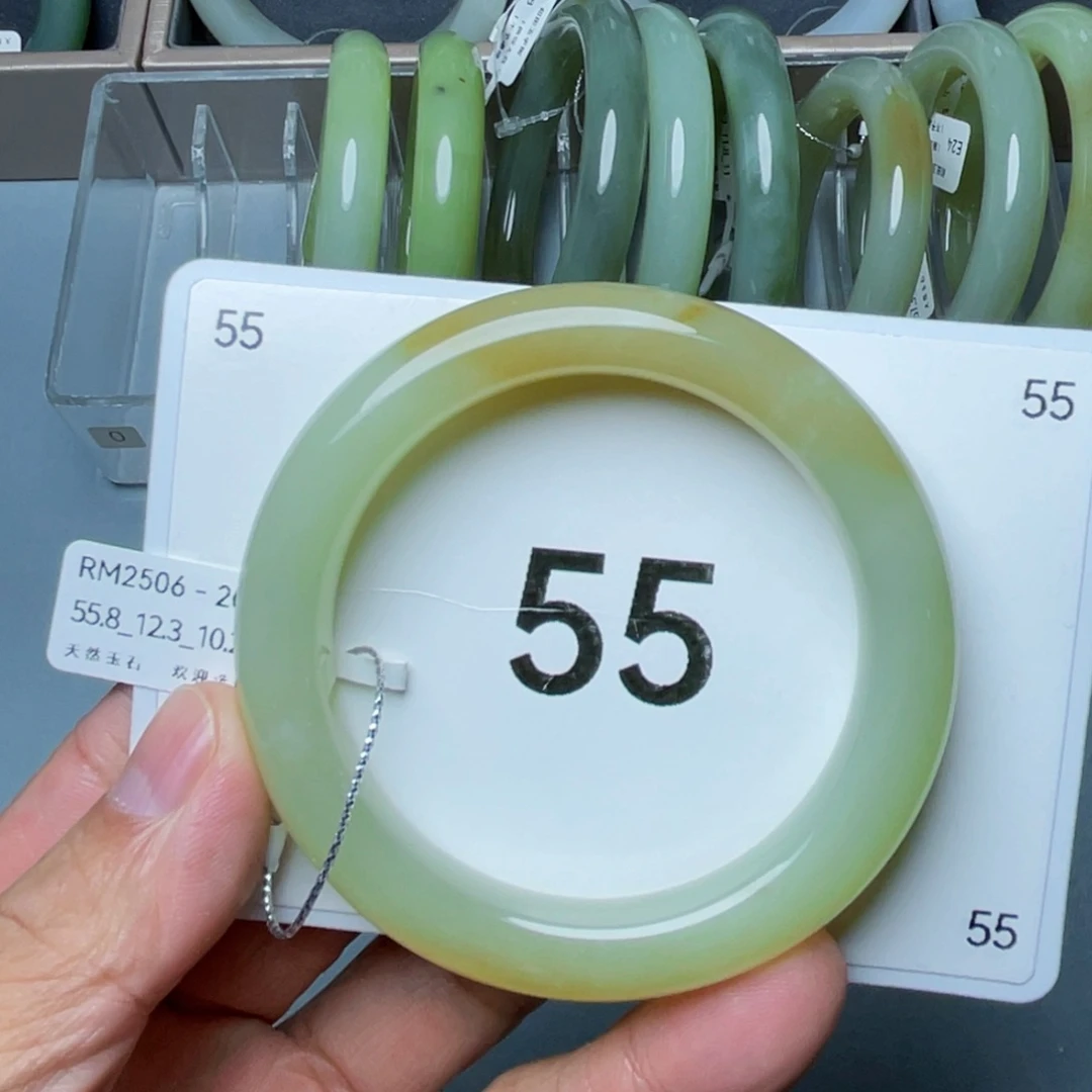 K***a和田玉未镶嵌手镯