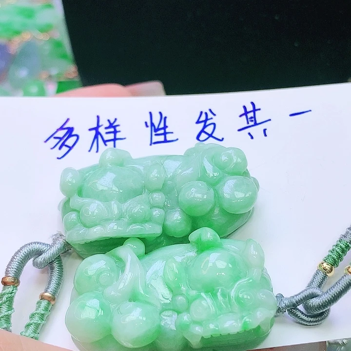 翡翠未镶嵌颈饰多样性发其一