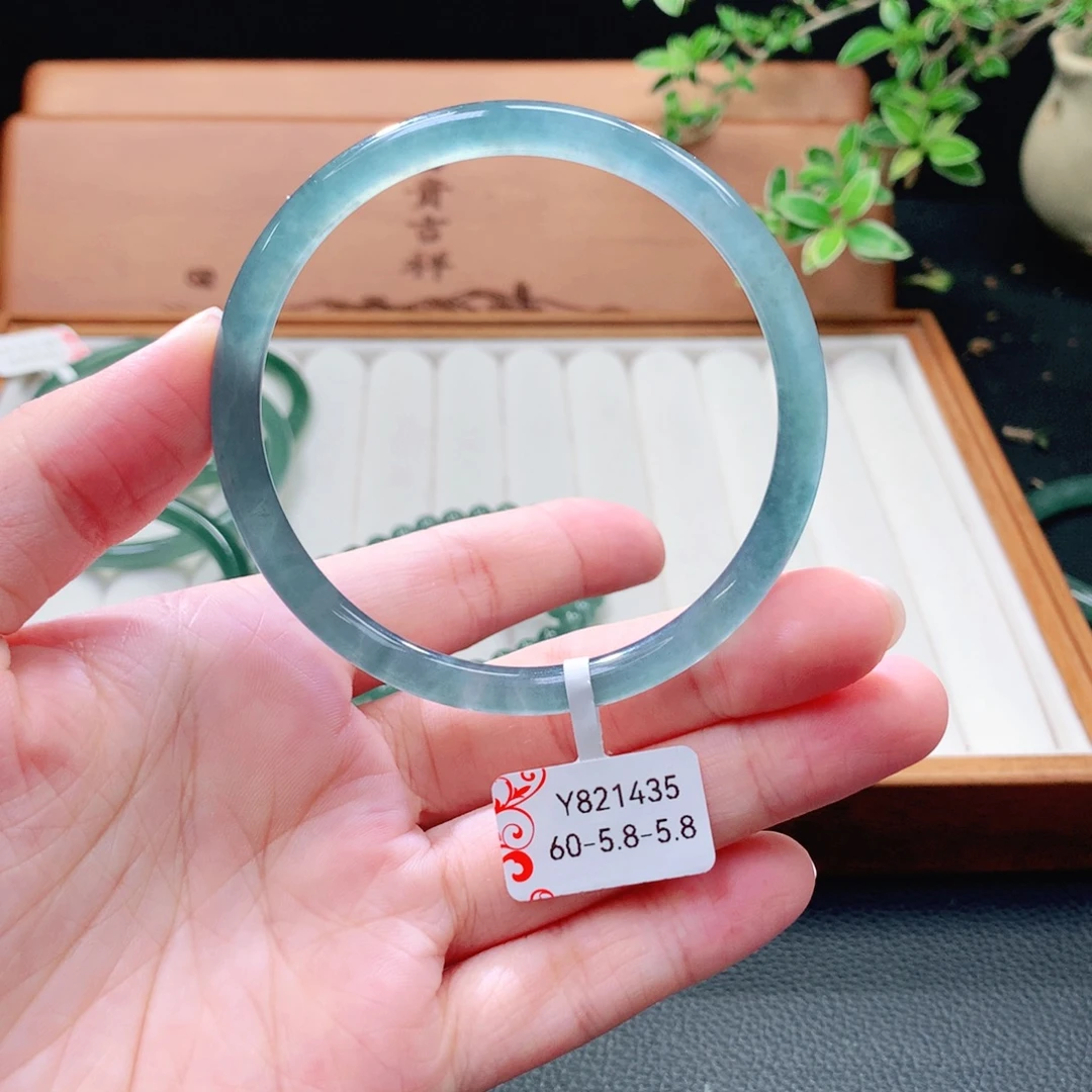 翡翠未镶嵌手镯（圆镯）