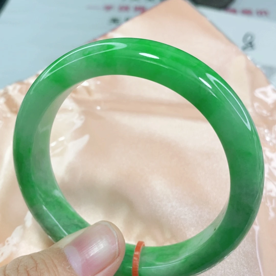 翡翠手镯未镶嵌56圈口