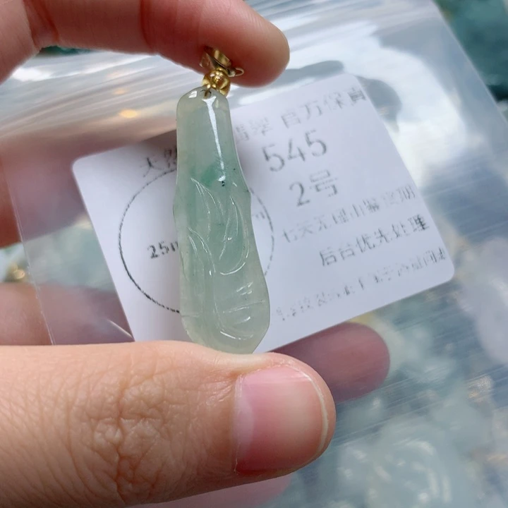 翡翠未镶嵌颈饰翡翠