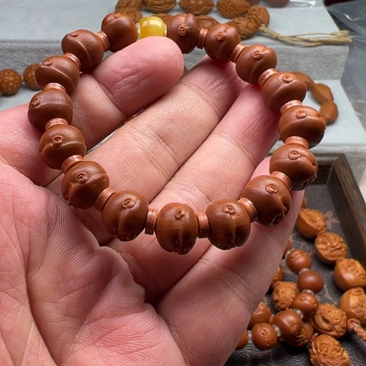 抱***.橄榄核手串橄榄核雕工艺制作