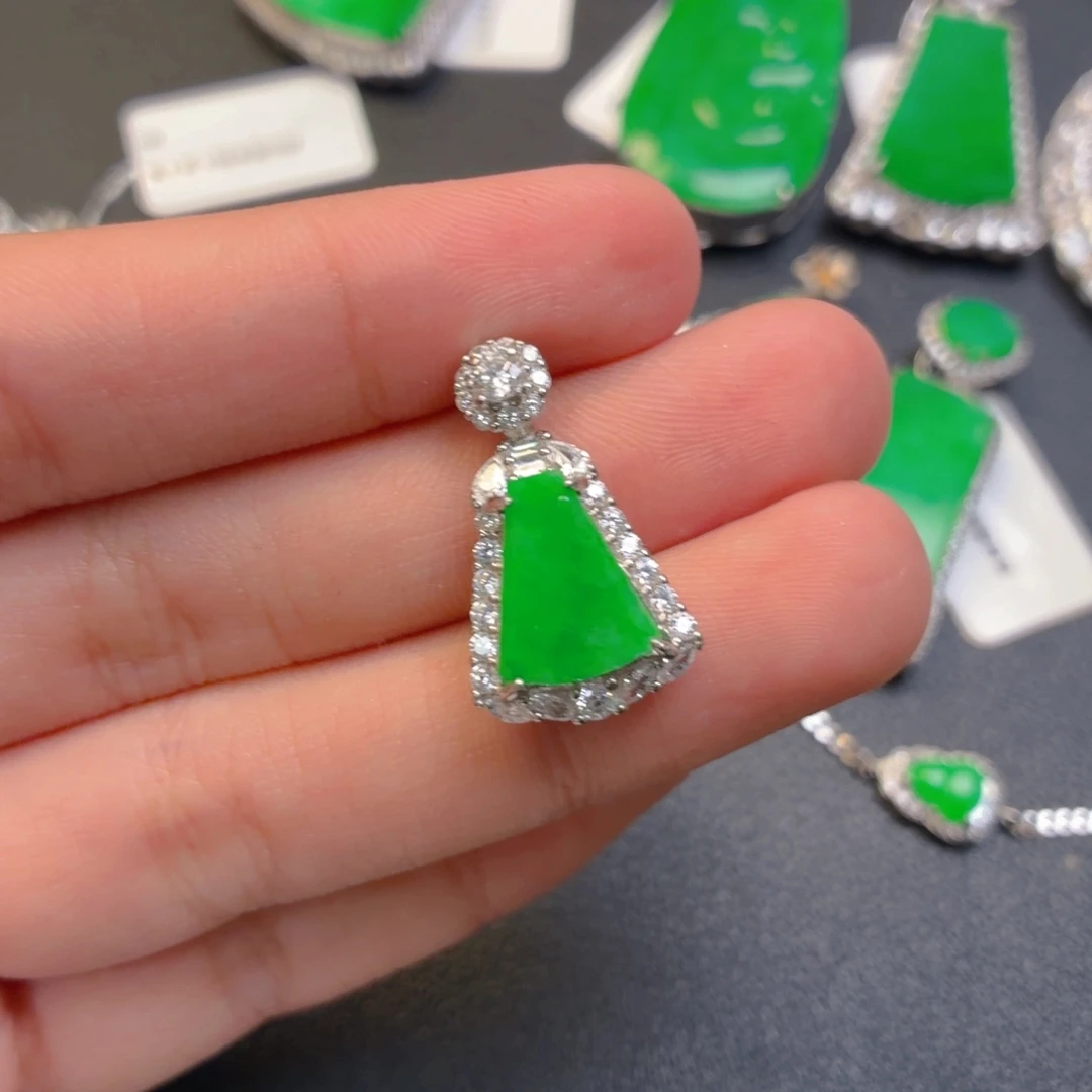 白****翡翠银S925镶嵌颈饰