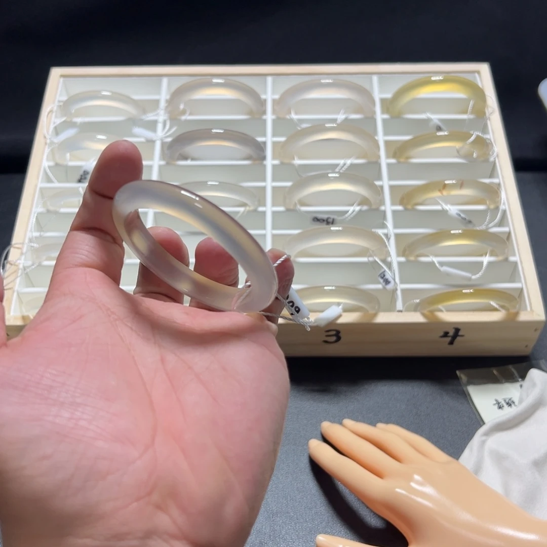 玛瑙/玉髓手镯未镶嵌I**C