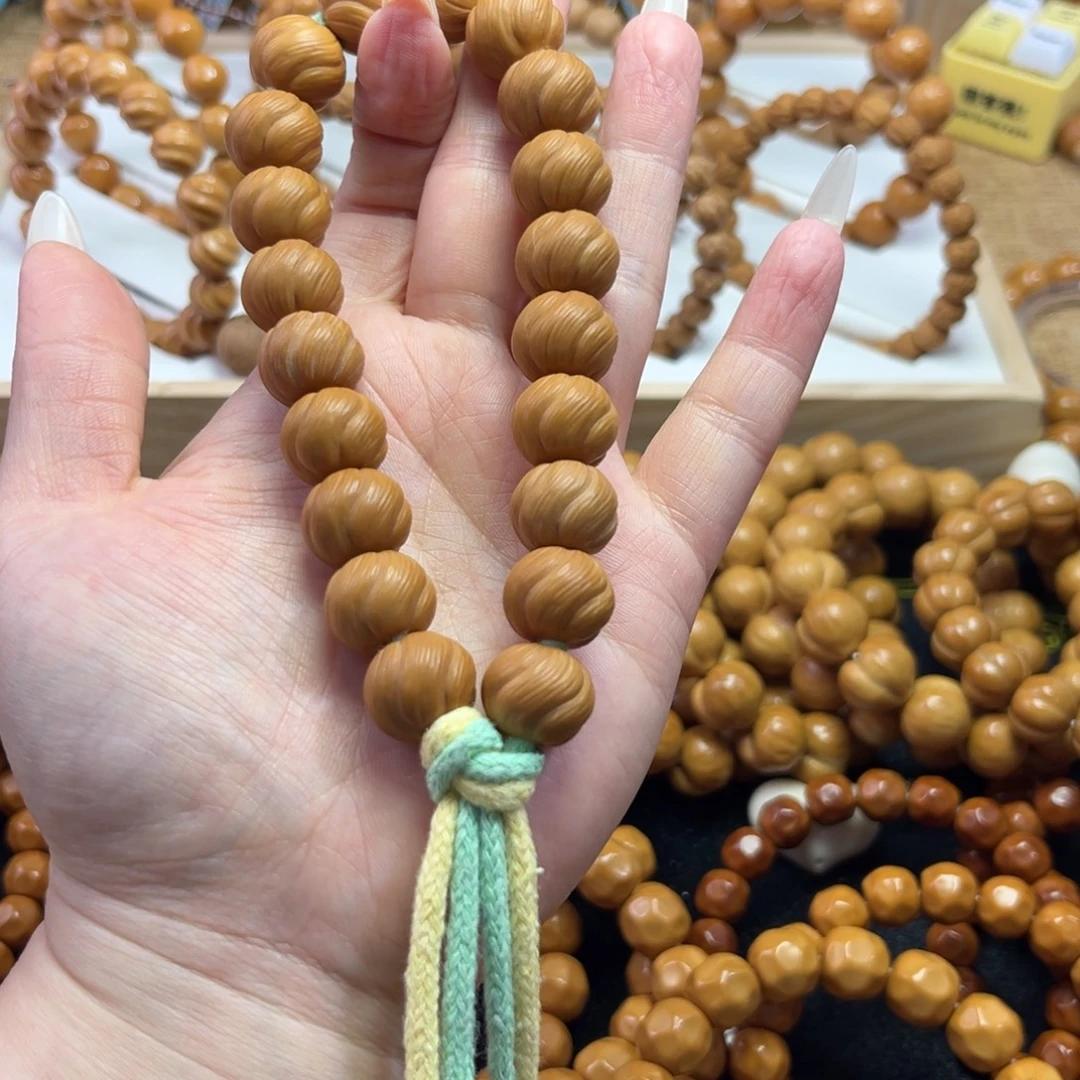 猴头核桃吊坠卷卷酥