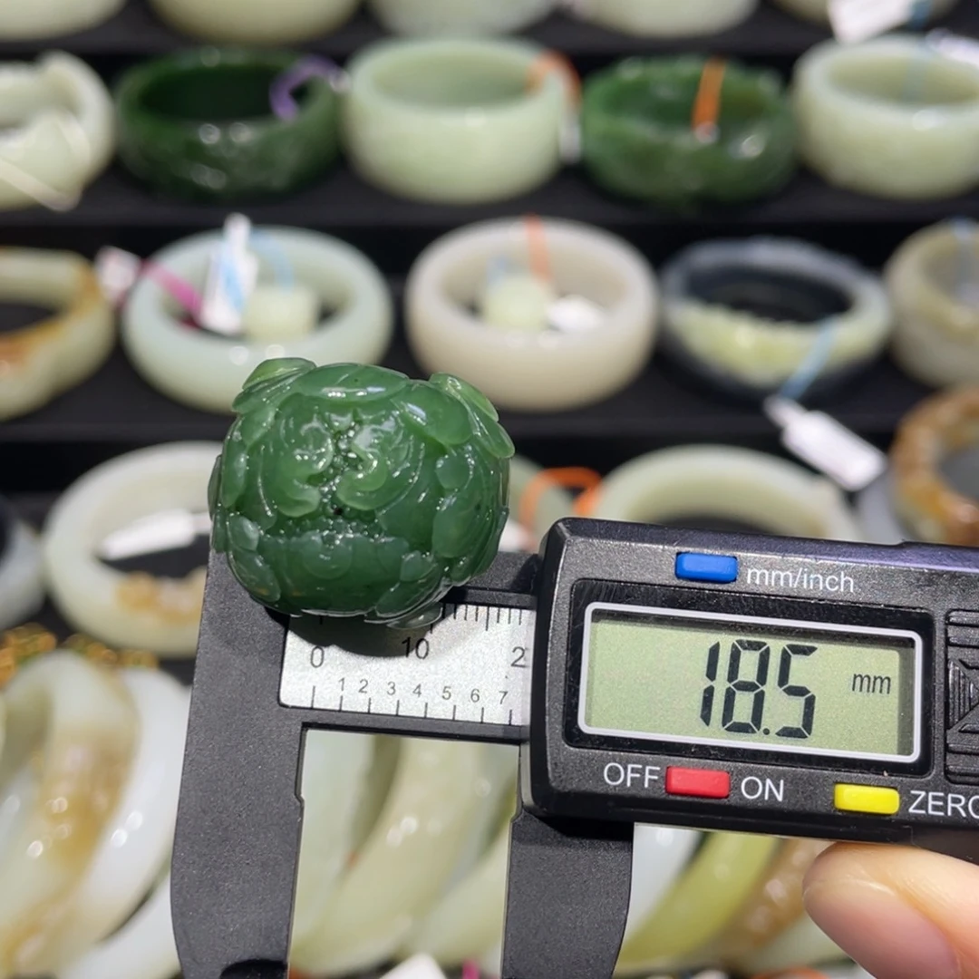 未镶嵌戒指和田玉