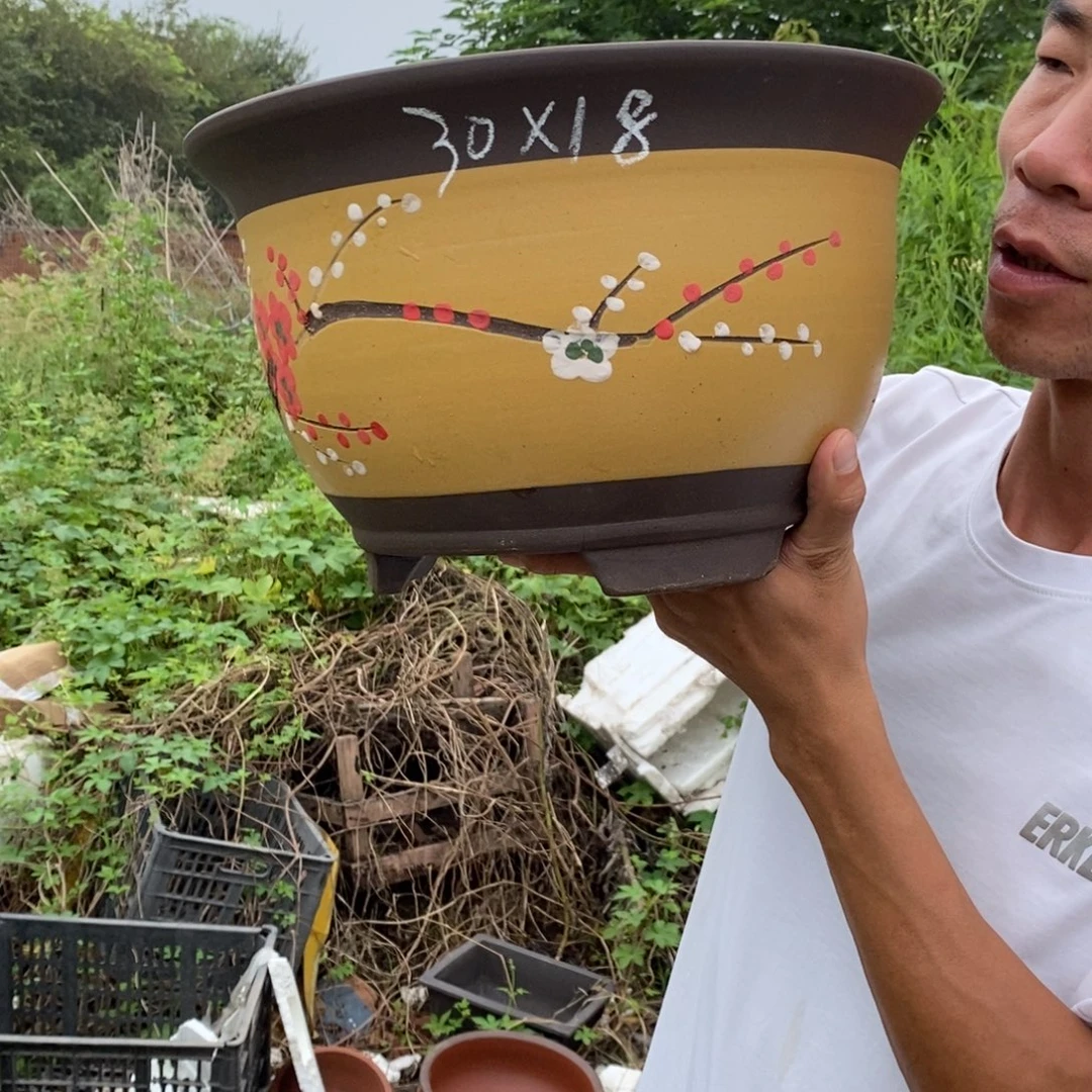 紫砂艺术学院的学生
