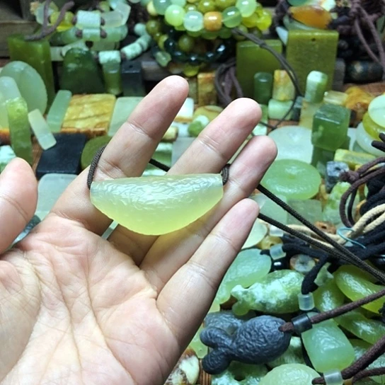 未镶嵌岫玉吊坠天****子