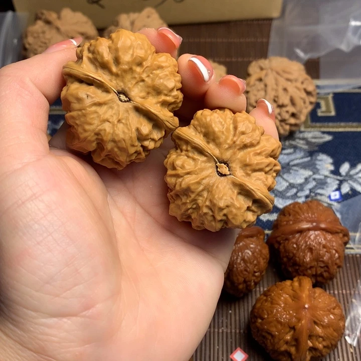 吊坠文玩核桃K****r粗筋
