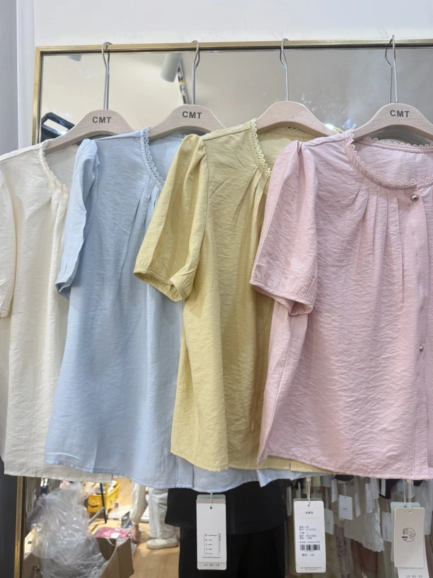 9077 圆领银扣T恤衫