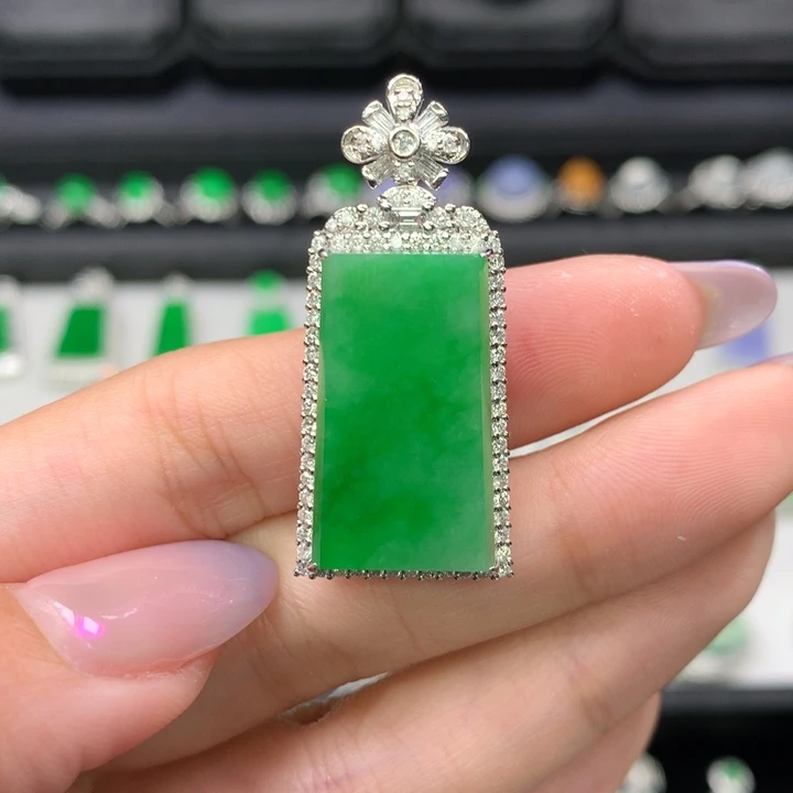 翡翠吊坠(不含链)18K金镶嵌