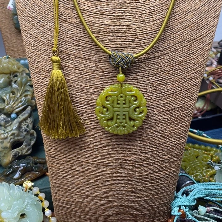 蛇纹石玉未镶嵌吊坠