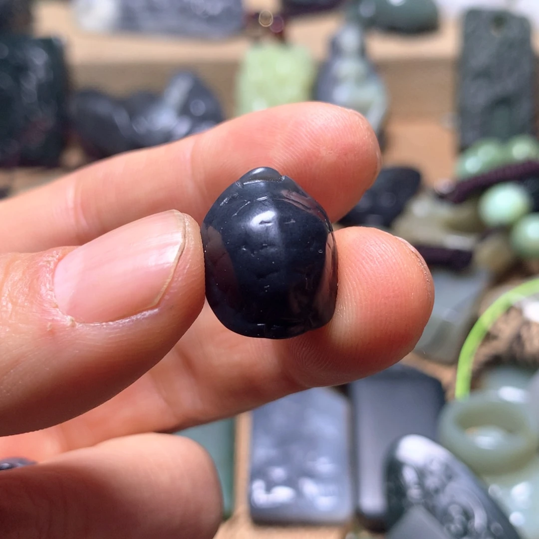 和田玉颈饰未镶嵌我****）