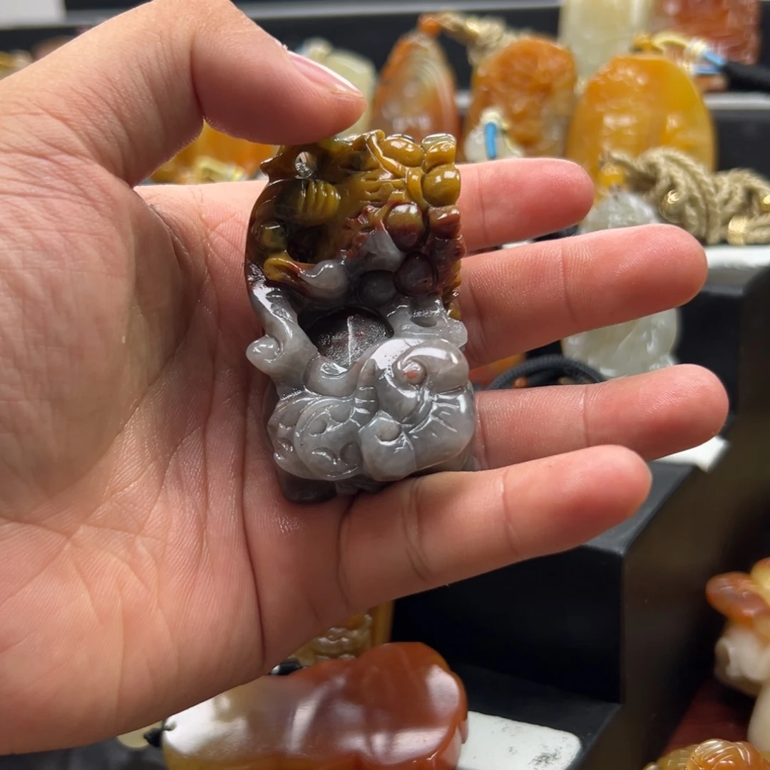 未镶嵌石英质玉（黄龙玉）多样性发货，发其一