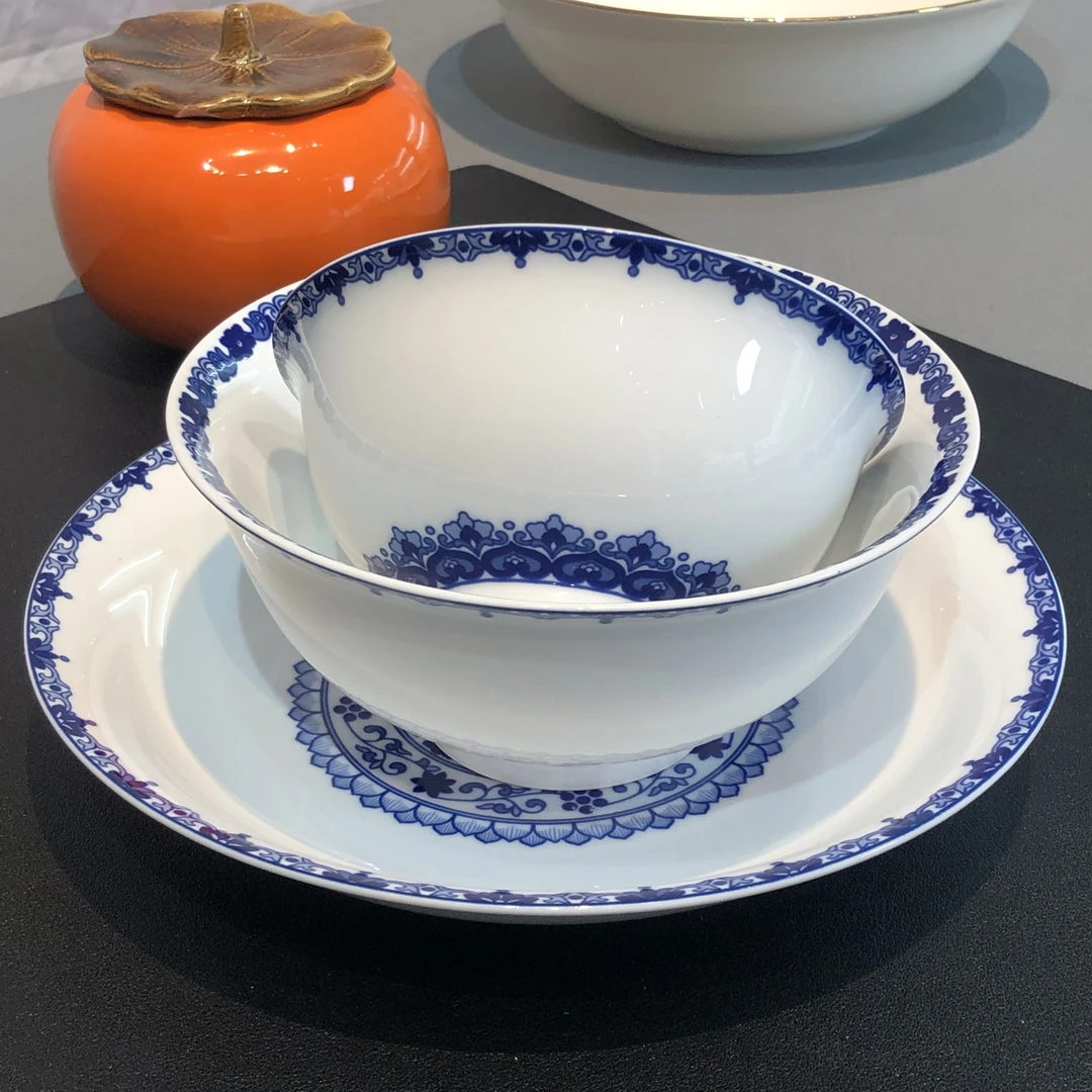 景德镇青花陶瓷碗高温白瓷餐具缠枝米饭碗家用菜盘饭碗汤碗面碗