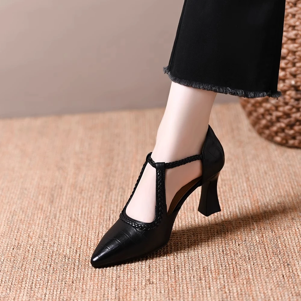 复古女士鞋子粗跟包头凉鞋女2025夏季新款尖头气质百搭镂空高跟鞋