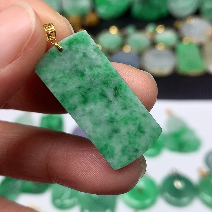 翡翠吊坠(不含链)18K金镶嵌