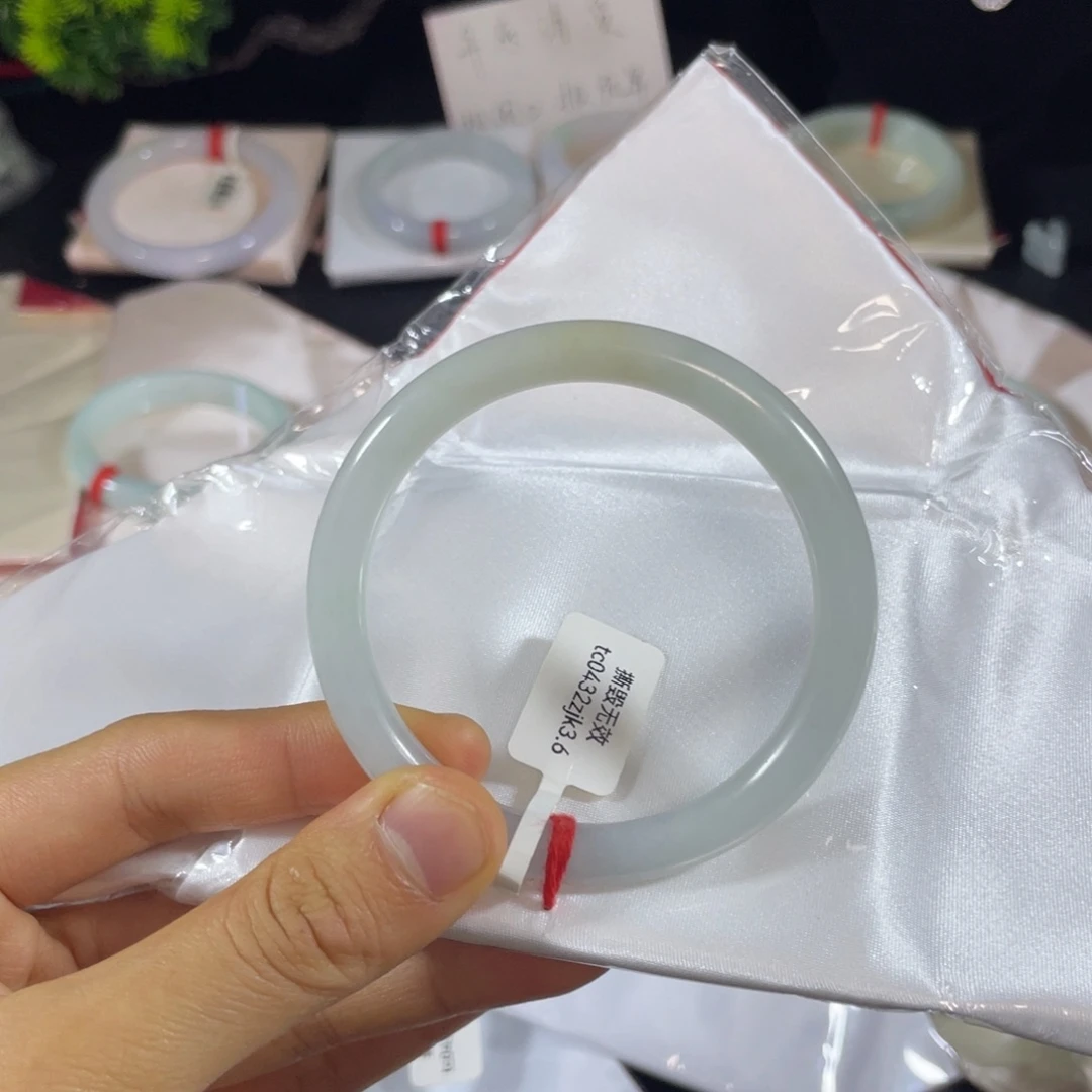 未镶嵌手镯翡翠天然翡翠手镯