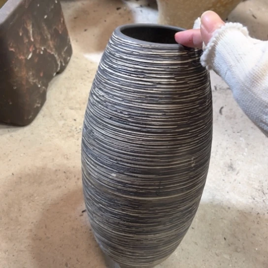 罐默认微瑕，有孔编号16-249