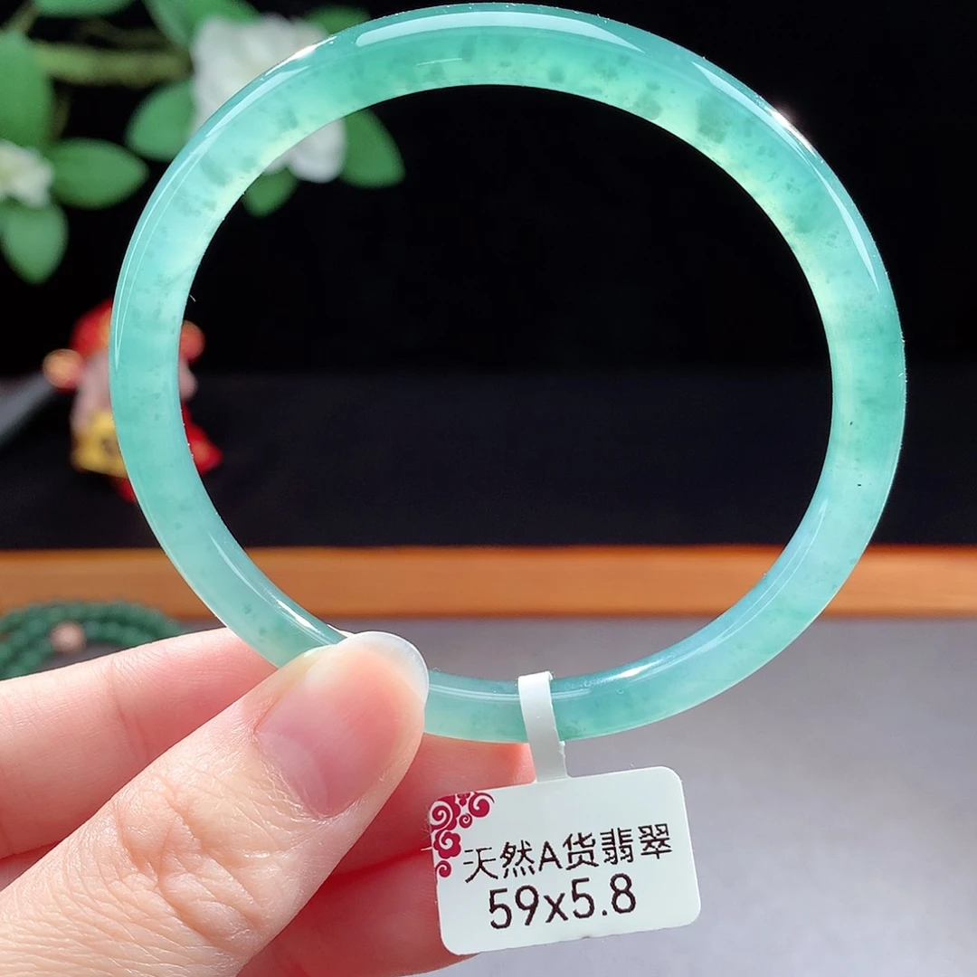 未镶嵌手镯（圆镯）翡翠