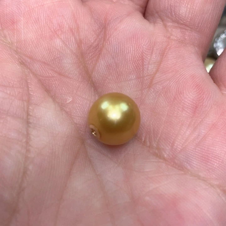 颈饰18K金镶嵌海水珍珠