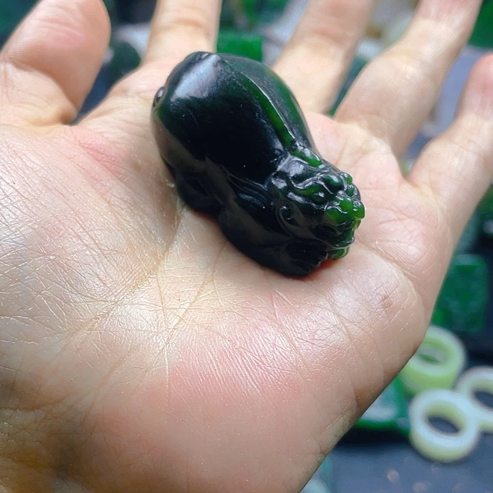 和田玉未镶嵌珠宝半成品