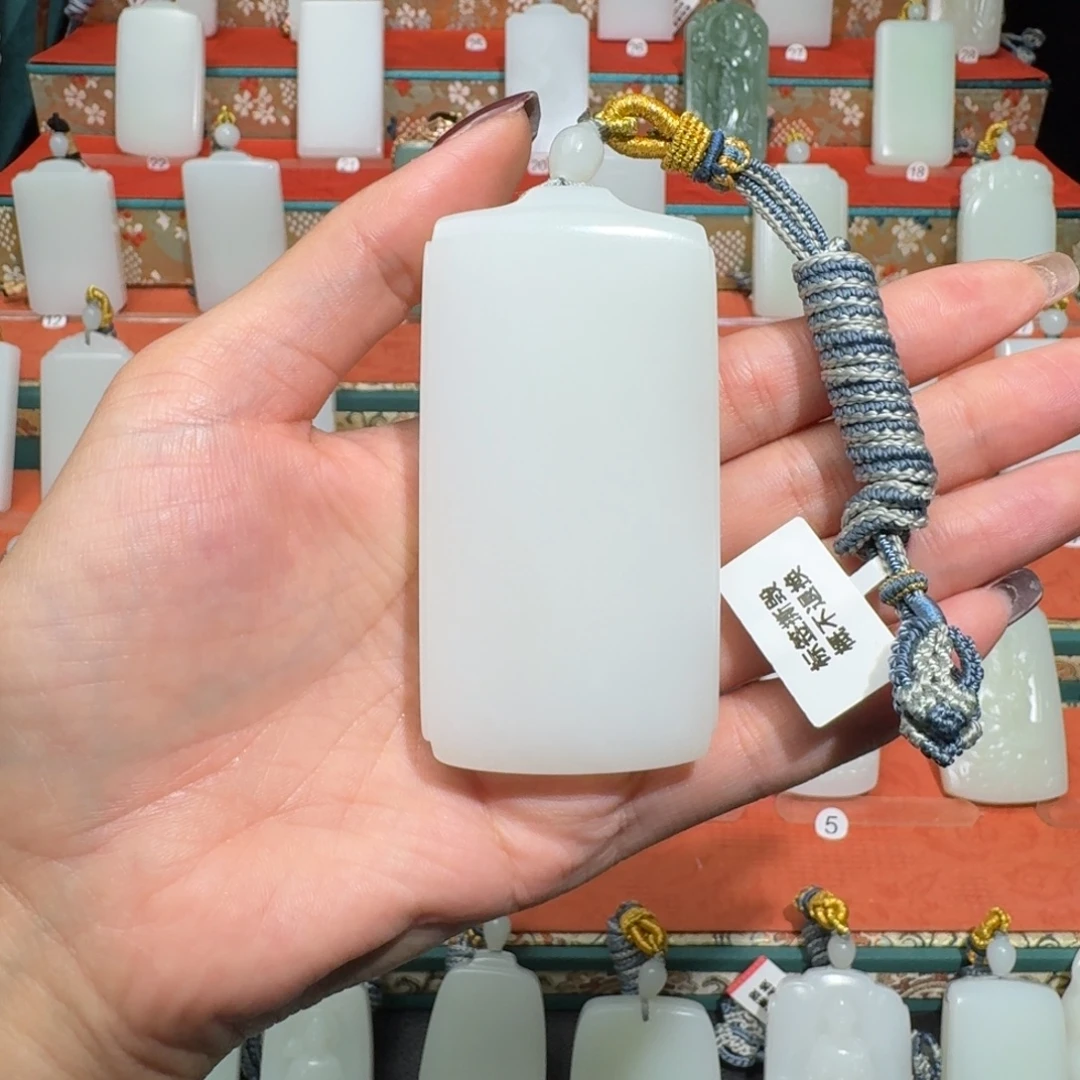 H***E和田玉未镶嵌颈饰