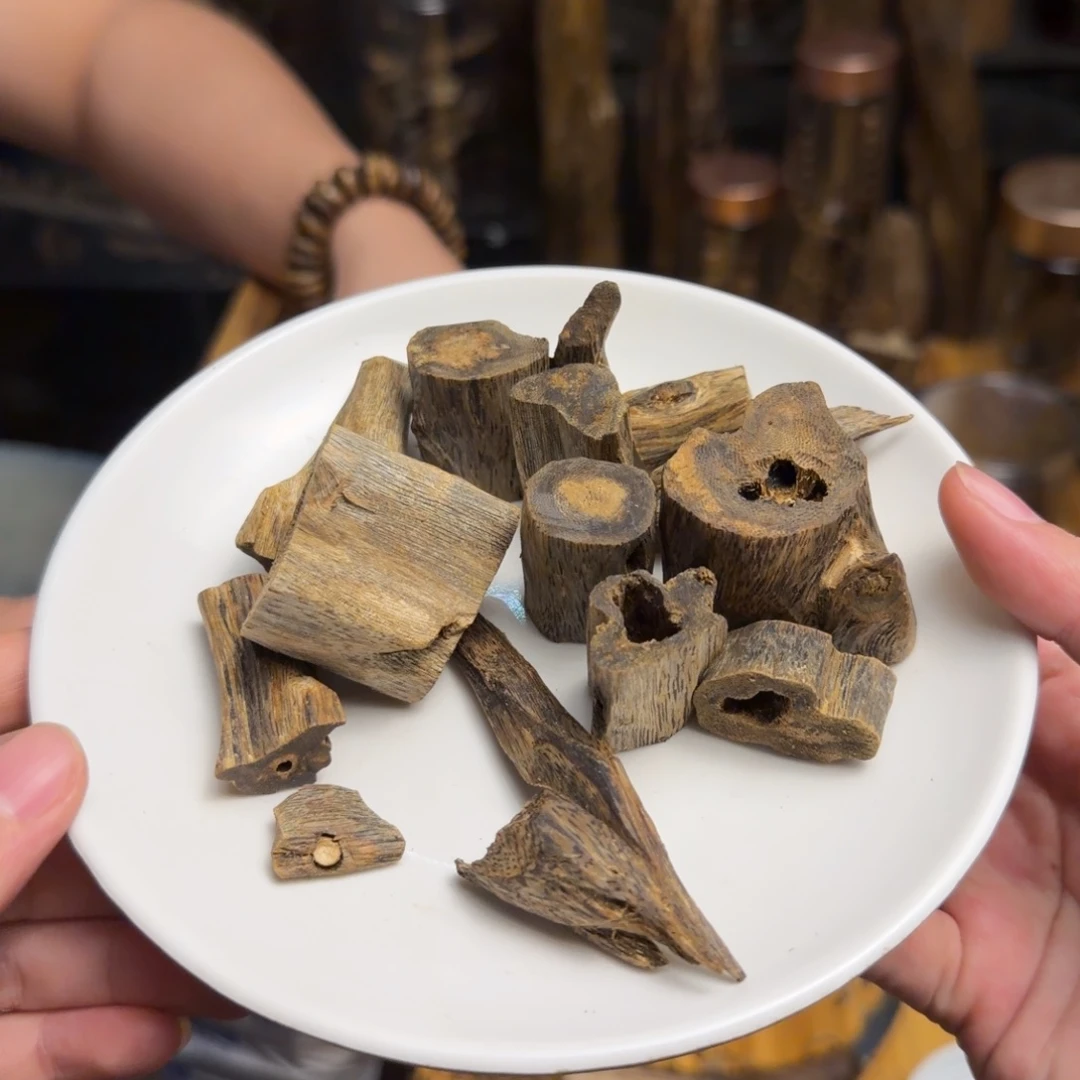 沉香碎屑沉香天然虫漏沉水浮77克