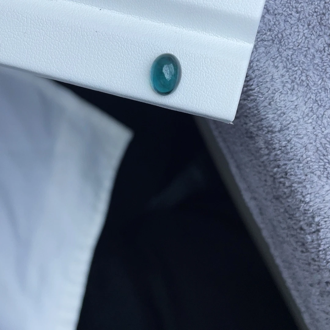 裸石未镶嵌碧玺1.88Ct。