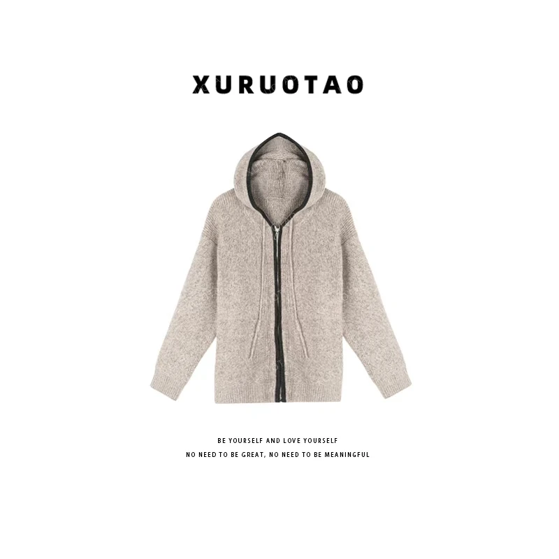 XURUOTAO 【燕麦毛衣】羊毛混纺连帽拉链设计显瘦燕麦色上衣 T5948