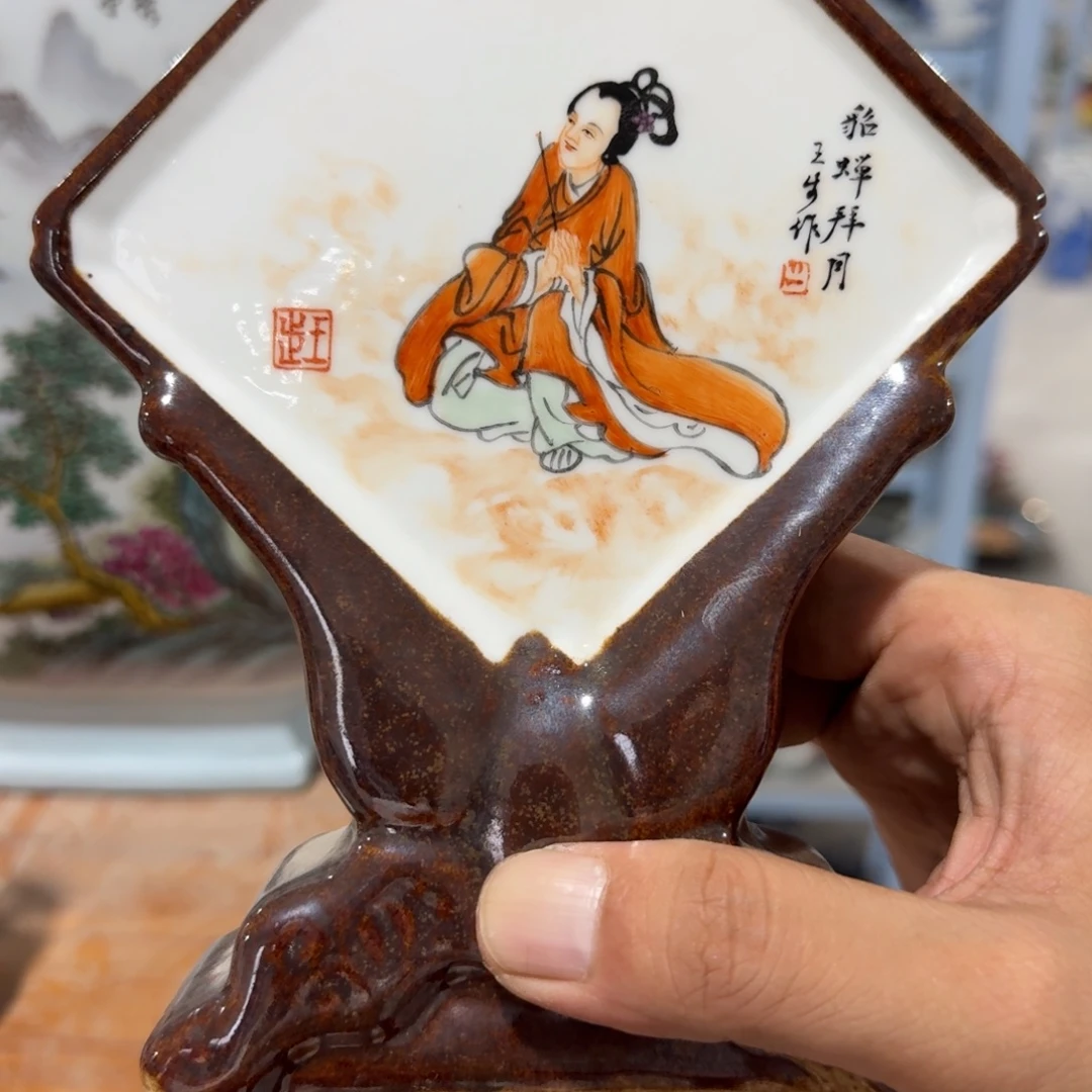 瓷片摆件的事情是在哪的嘛