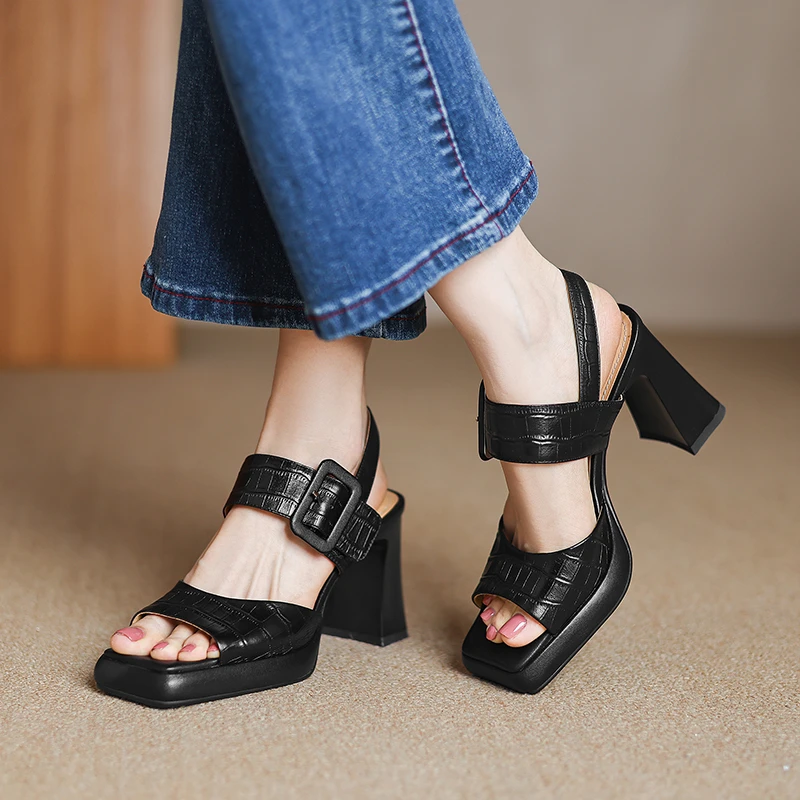 轻奢鞋子复古港风夏日搭扣粗跟石头纹露趾防水台高跟鞋凉鞋时尚