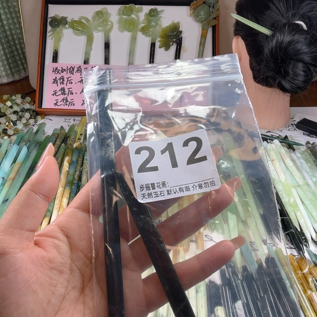 鲸***晨蛇纹石玉未镶嵌颈饰