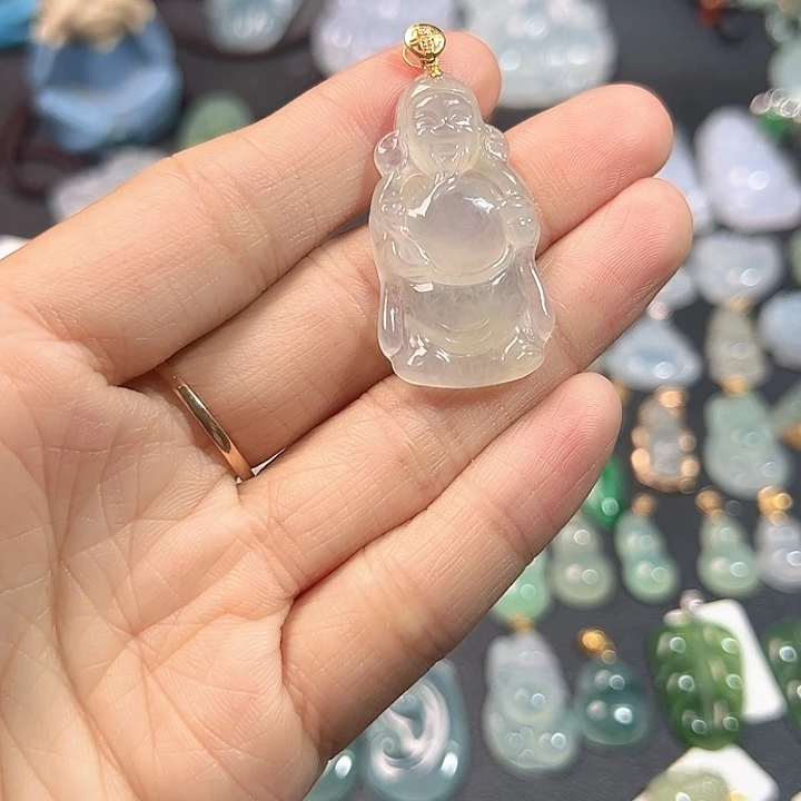 翡翠18K金镶嵌颈饰财财