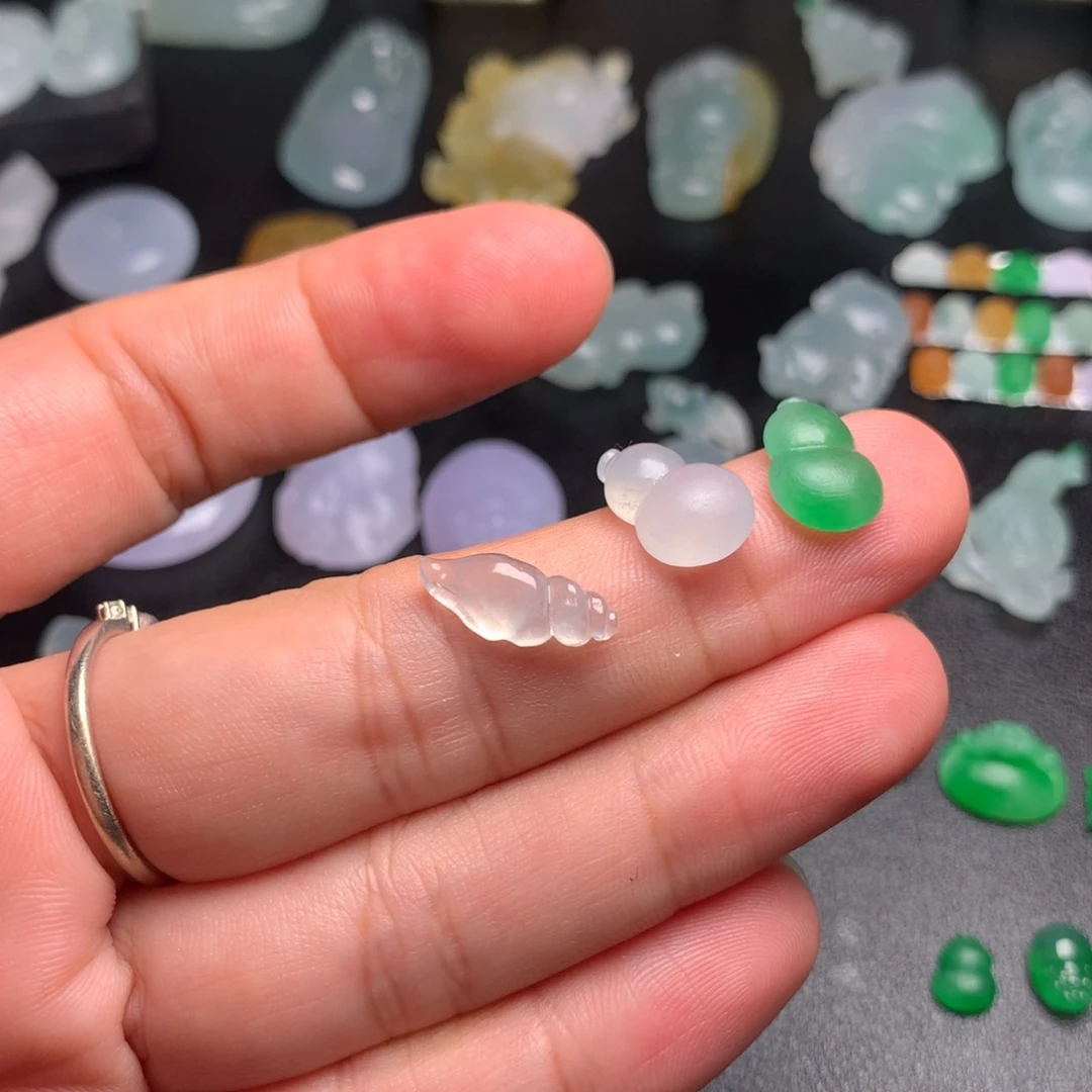 静***)定制翡翠未镶嵌葫芦