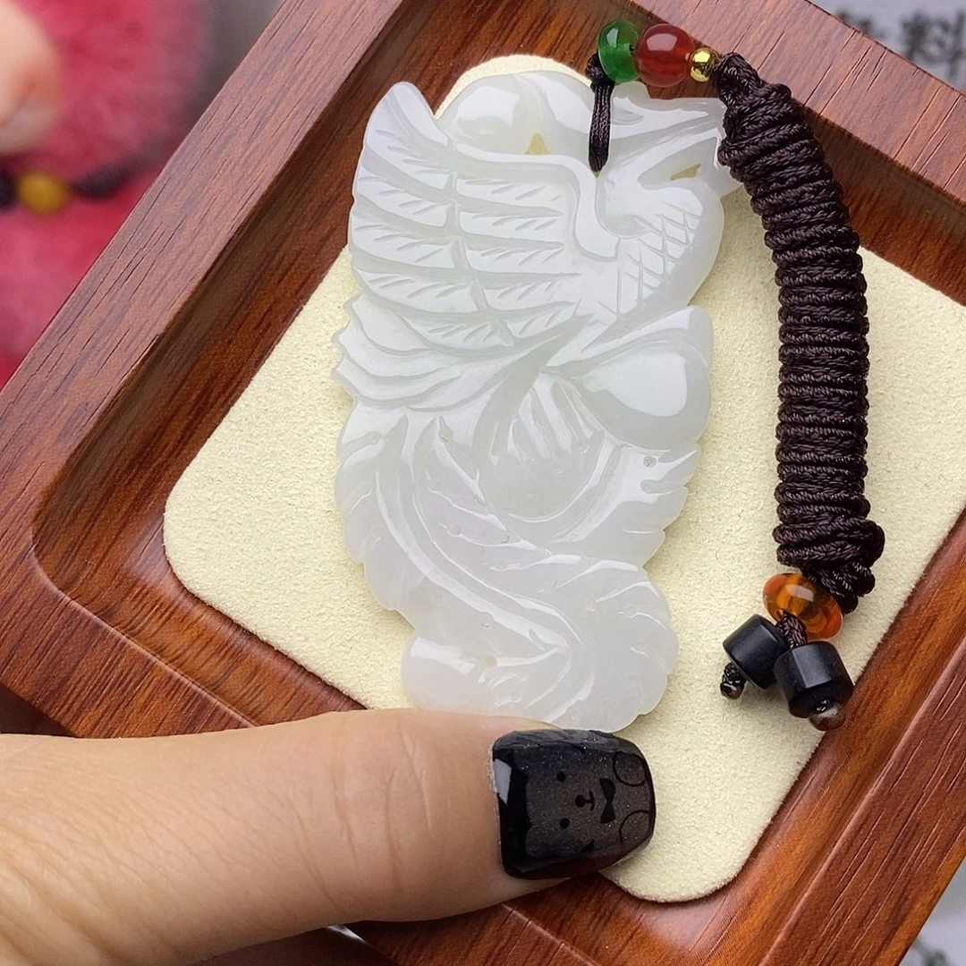 翡翠未镶嵌颈饰凤凰