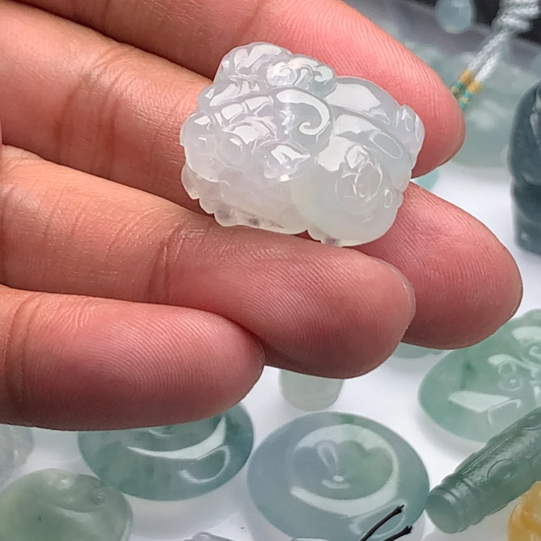 颈饰未镶嵌翡翠貔貅