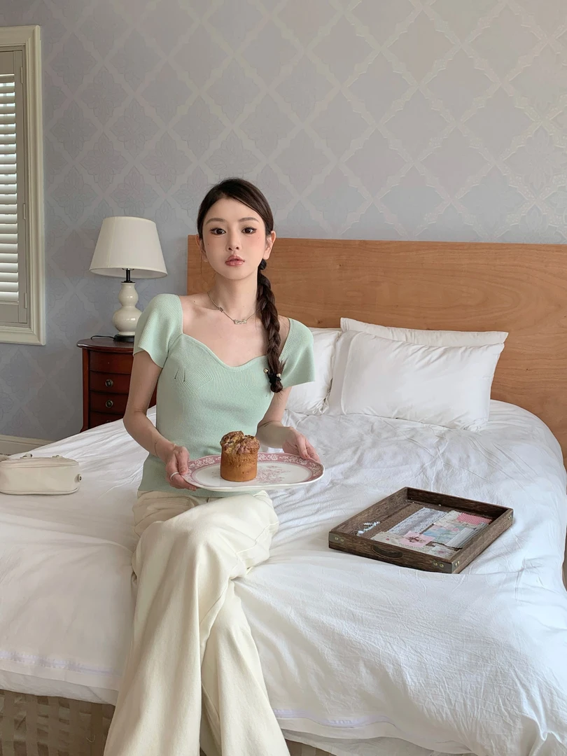 GAZ线上商店新款辣妹风大方领露锁骨针织短袖T恤女显瘦百搭上衣