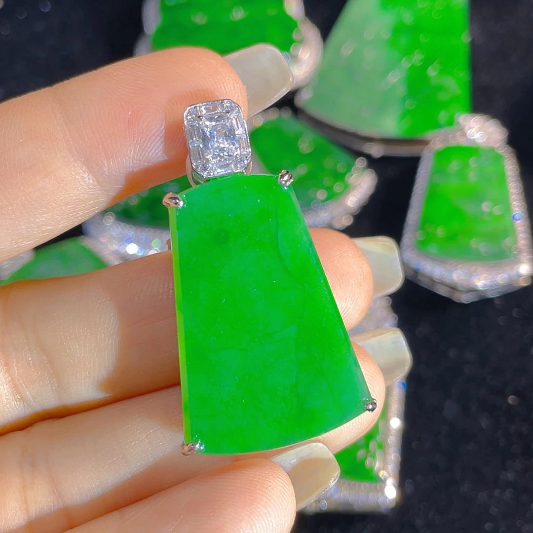 翡翠银S925镶嵌颈饰翡翠