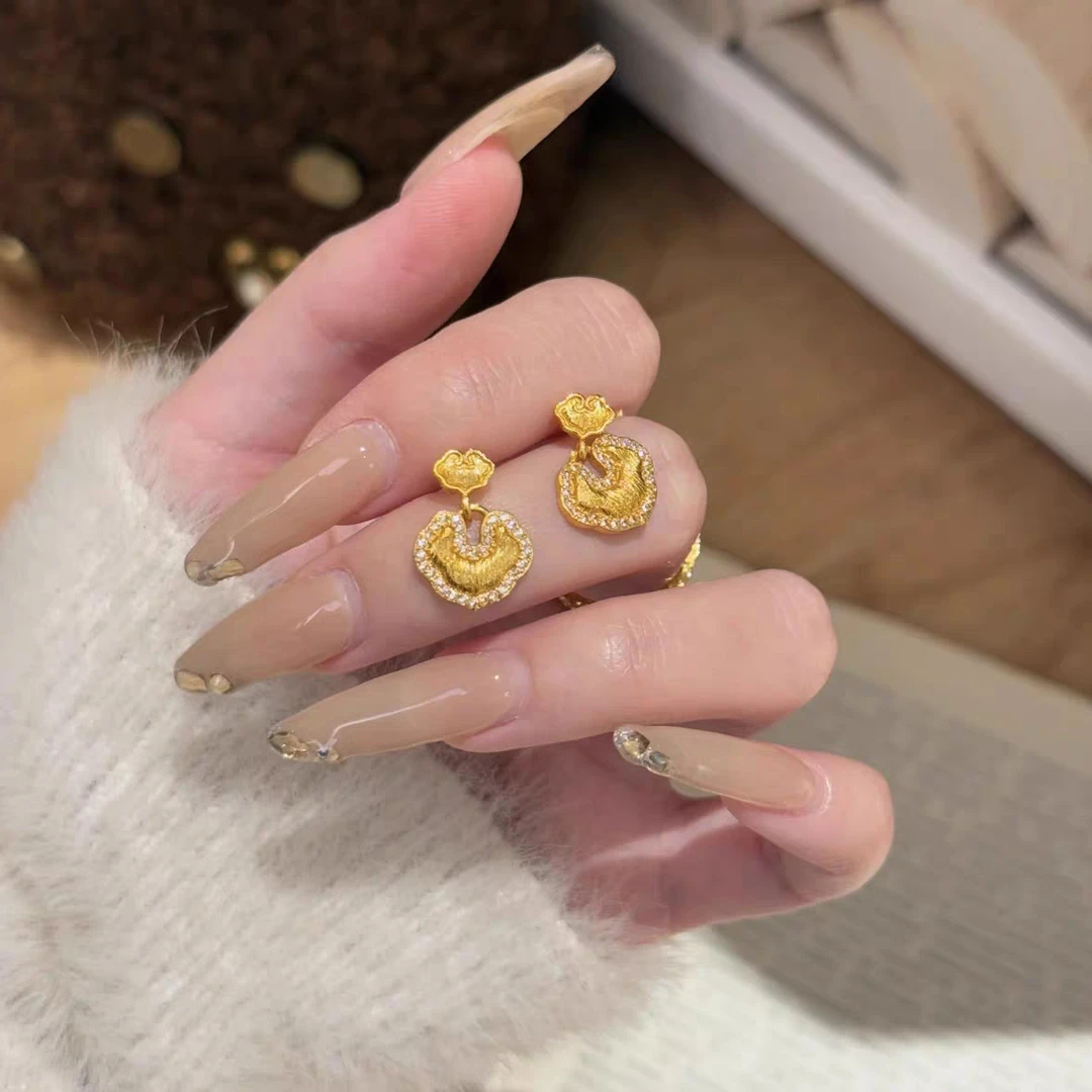 铜合金耳饰 镶钻祥云如意锁耳钉轻奢微镶耳环设计感小众耳饰女
